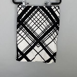 white house black market Black and White Argyle/Diamond pattern Skirt Size 00